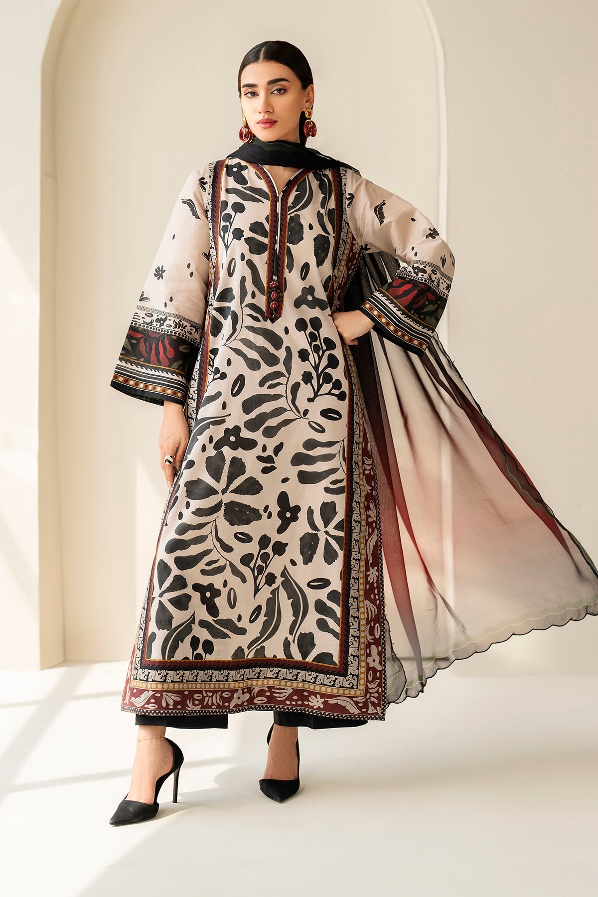 Ayla Lawn 02-PC