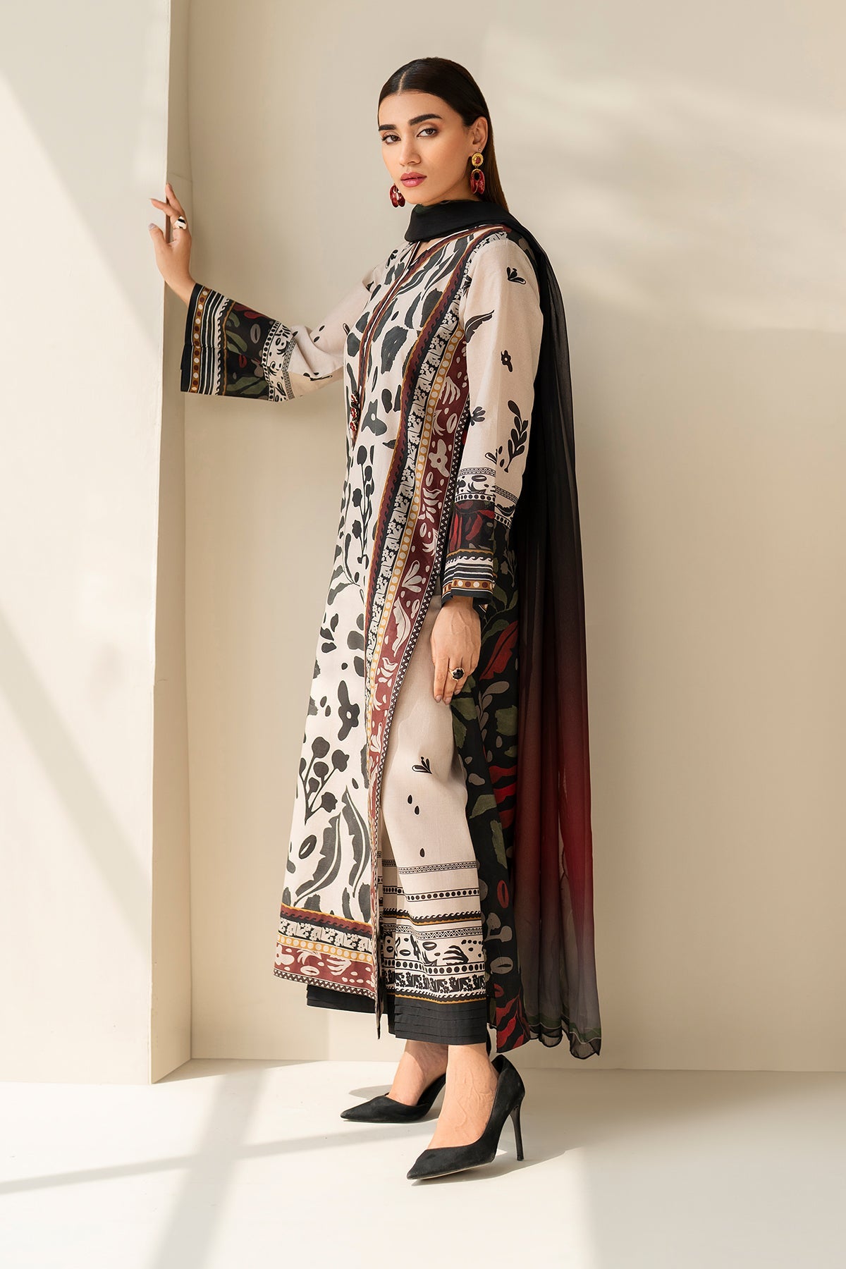 Ayla Lawn 02-PC