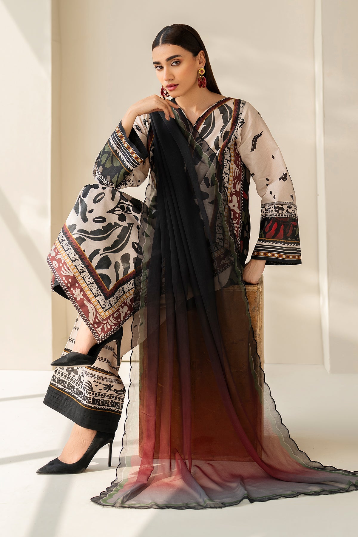 Ayla Lawn 02-PC