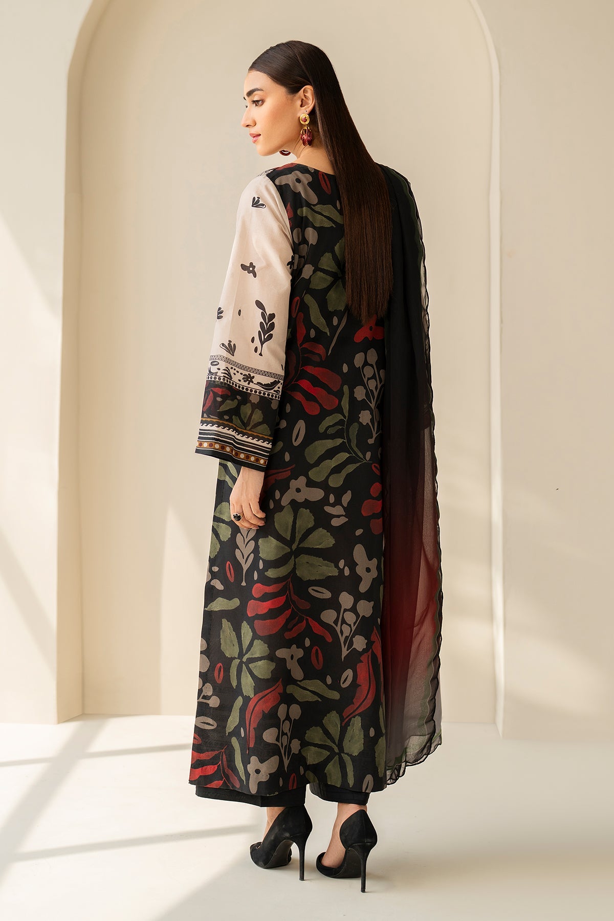 Ayla Lawn 02-PC